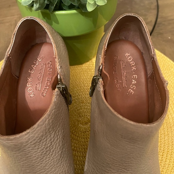 Brown boots - Picture 2 of 4